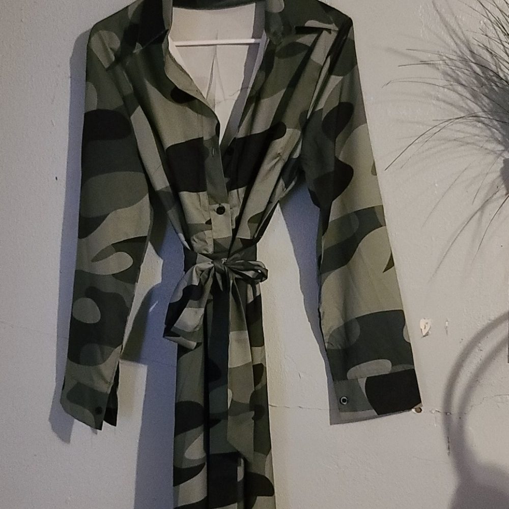 Dress - Picture 3 of 3
